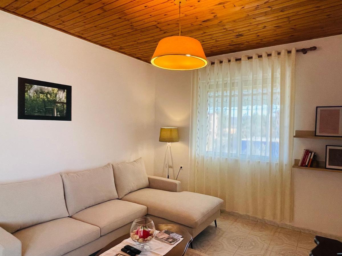 Mia Guest House - Entire Home With Balcony & Garden Divjake Bagian luar foto