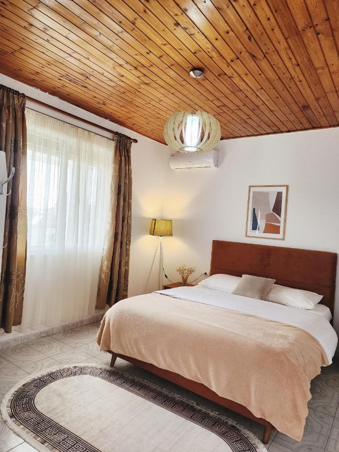 Mia Guest House - Entire Home With Balcony & Garden Divjake Bagian luar foto