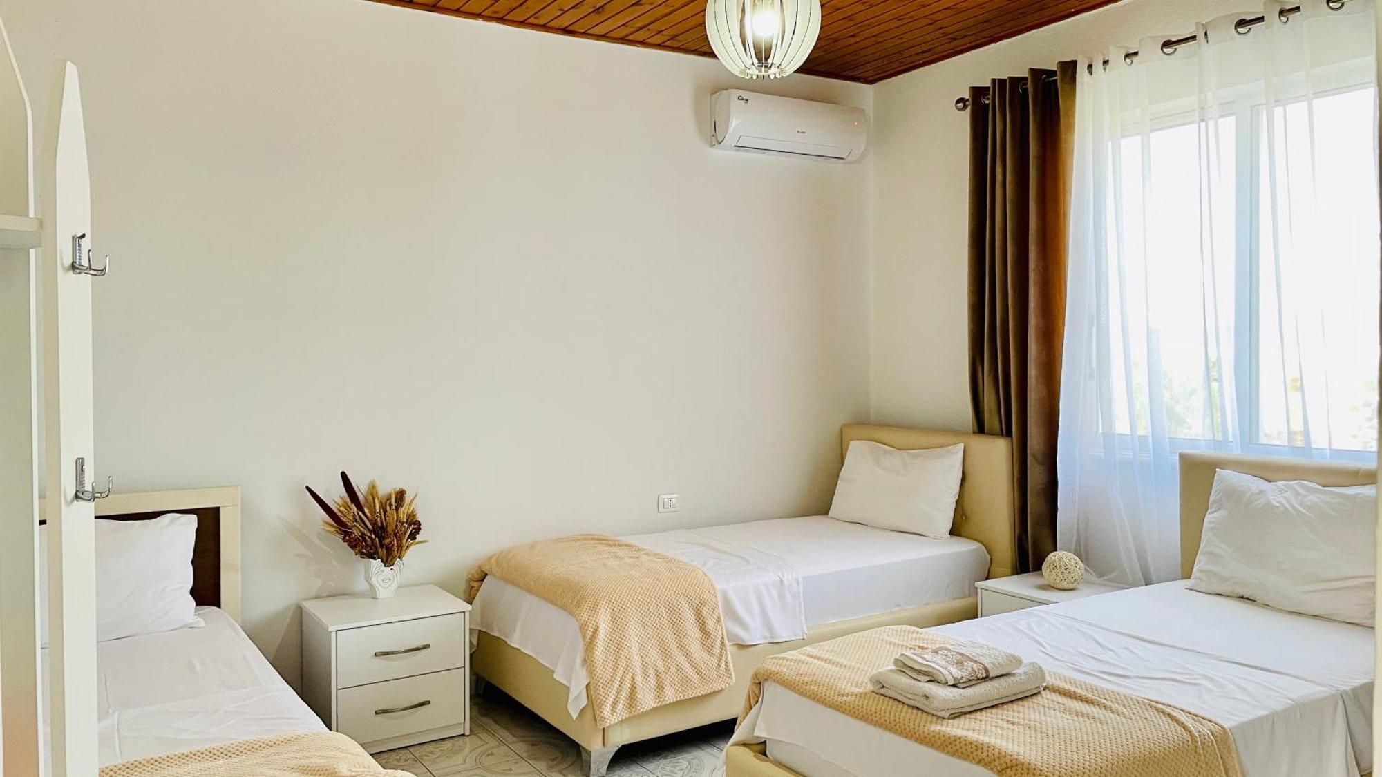 Mia Guest House - Entire Home With Balcony & Garden Divjake Bagian luar foto